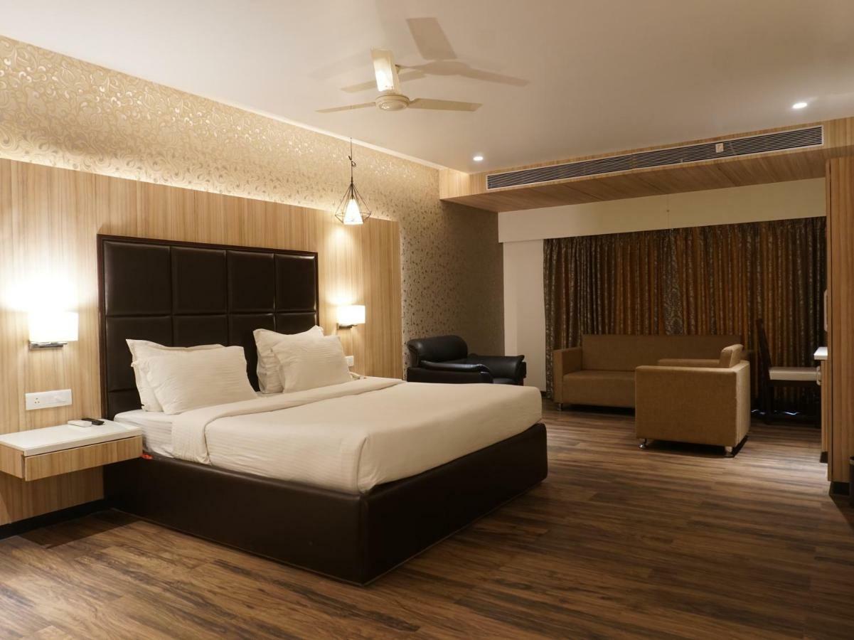 Palette Four Seasons Recreation Resort Τζαλγκαόν Εξωτερικό φωτογραφία