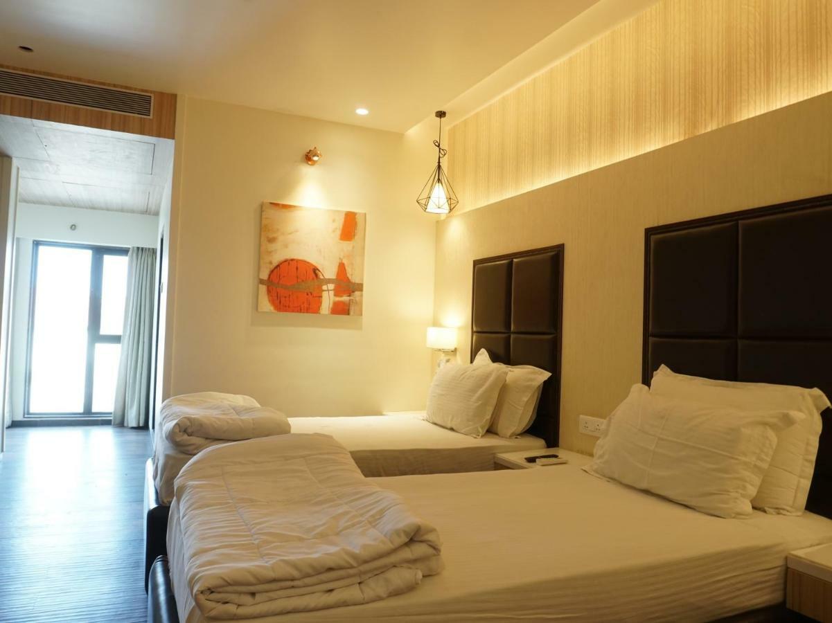 Palette Four Seasons Recreation Resort Τζαλγκαόν Εξωτερικό φωτογραφία