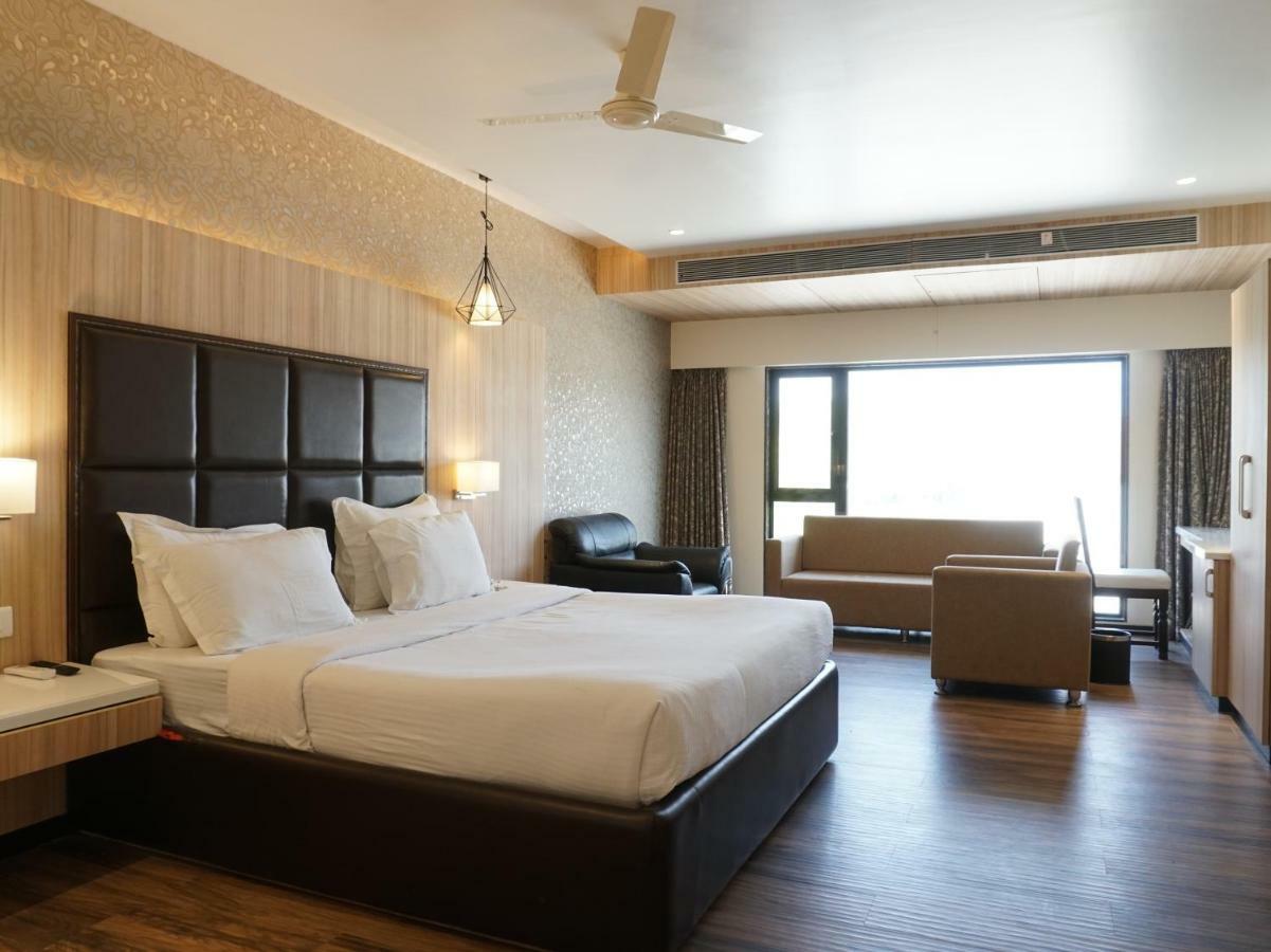 Palette Four Seasons Recreation Resort Τζαλγκαόν Εξωτερικό φωτογραφία