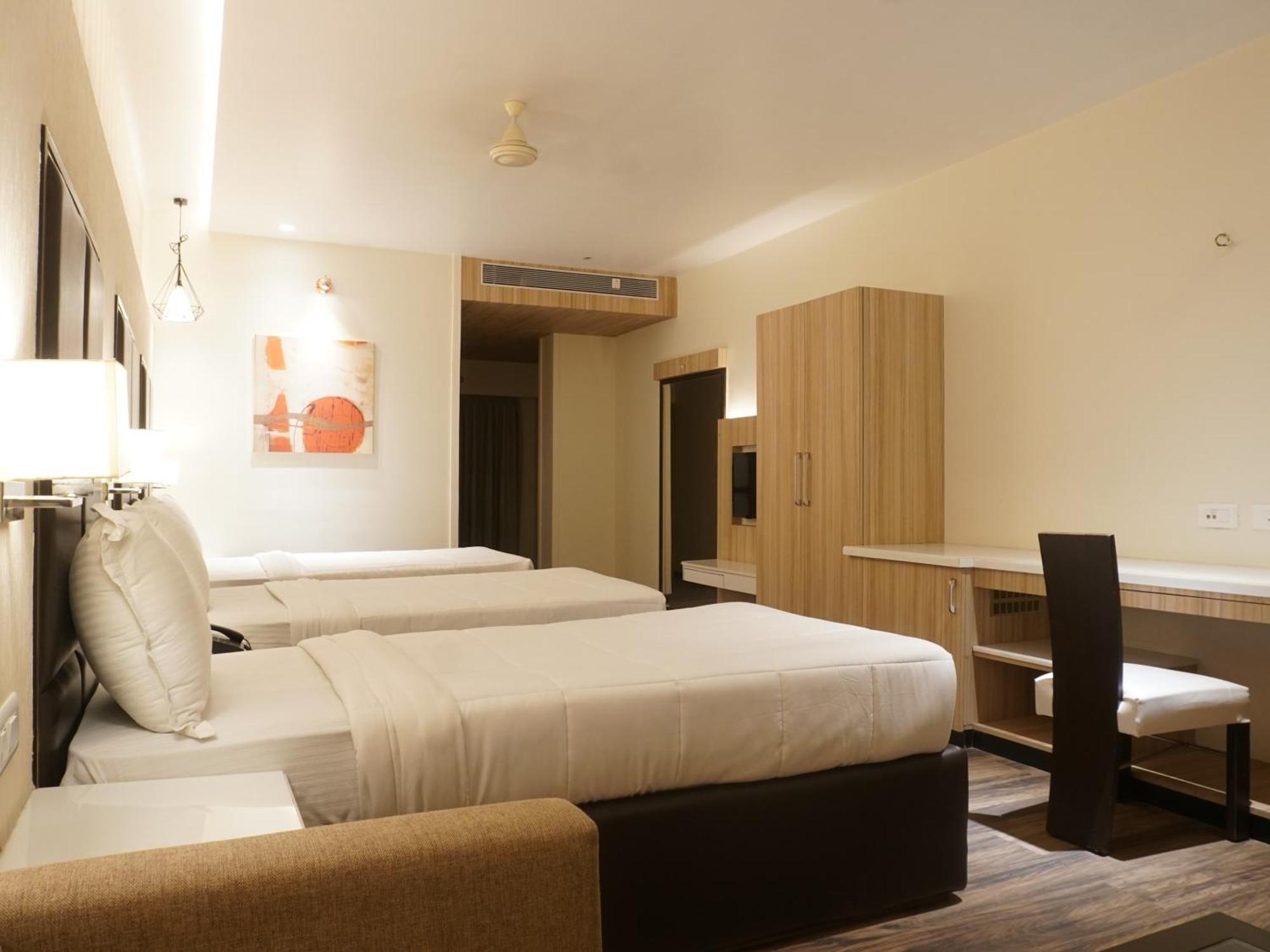 Palette Four Seasons Recreation Resort Τζαλγκαόν Εξωτερικό φωτογραφία